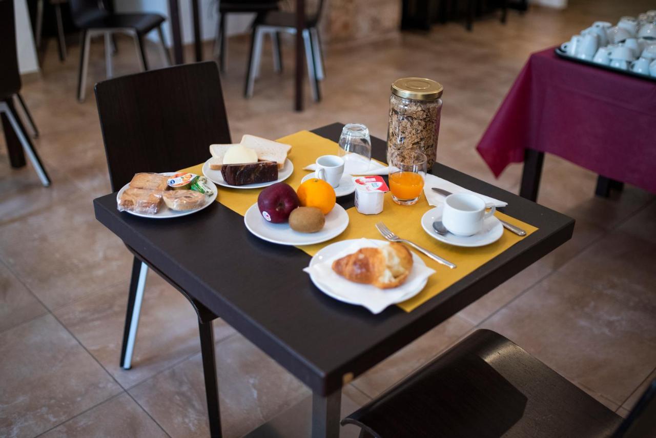 Albergo Ristorante Del Cacciatore Foggia Exteriér fotografie